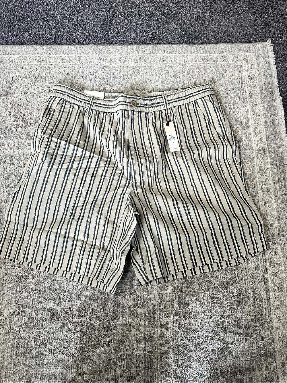 Banana Republic The Weekender 7" Pull-On Short in Cotton Cream White Stripe Med
